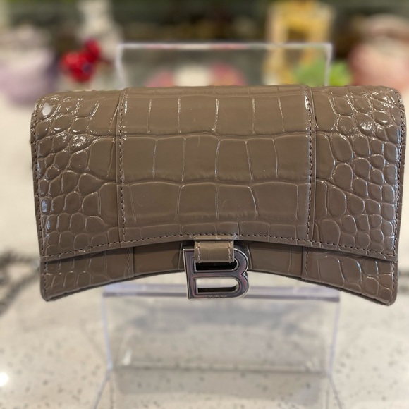 💯 Authentic Balenciaga Wallet & Chain with Shoulder Strap Shiny Embossed - Picture 5 of 11